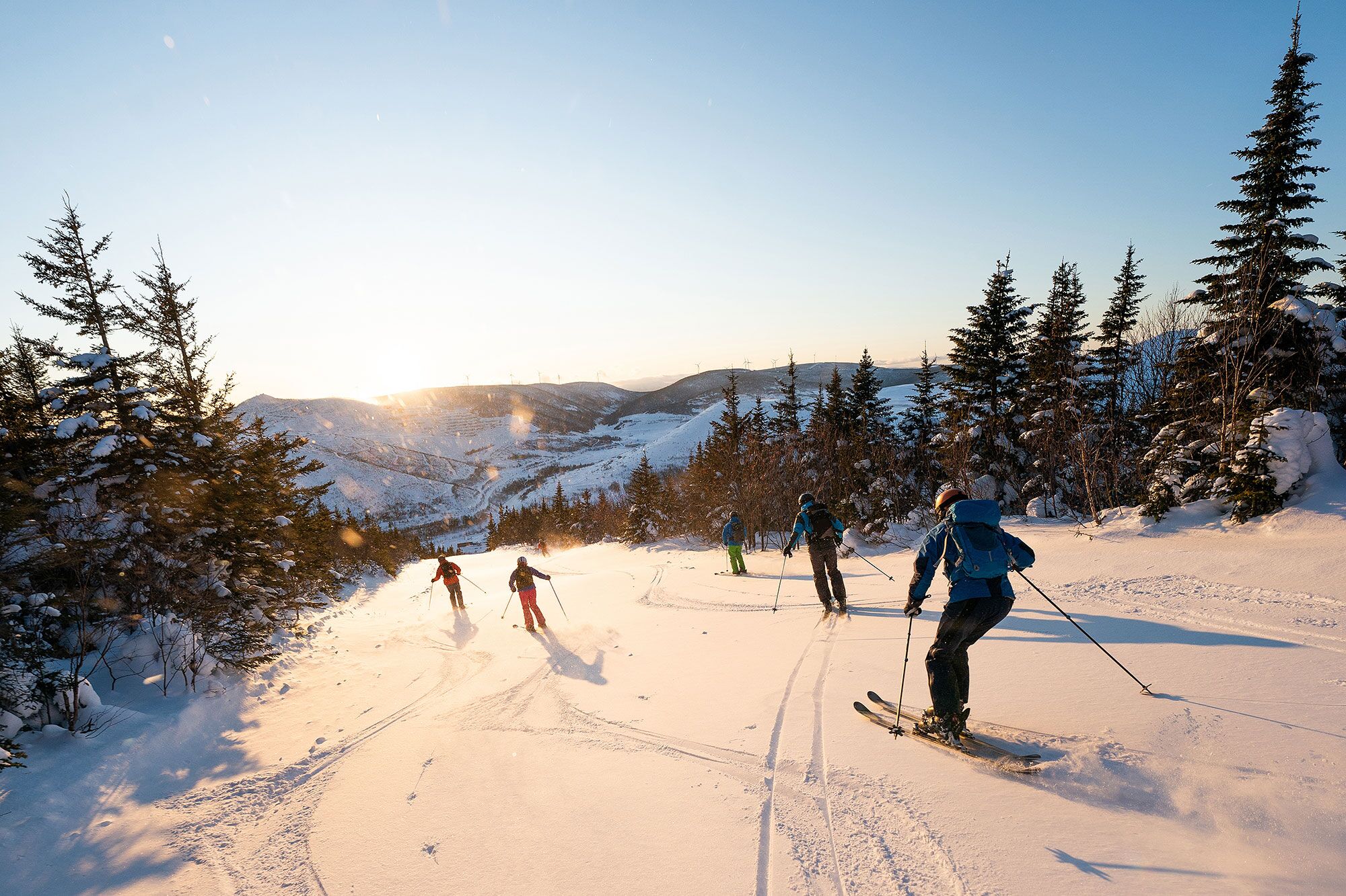 Skifahrer auf verschneiter Piste im Allgäu, nur wenige Minuten von der Ferienwohnung Martin entfernt